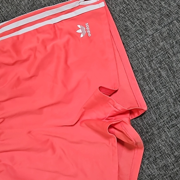 Adidas shorts size medium high rise fit - Picture 2 of 4